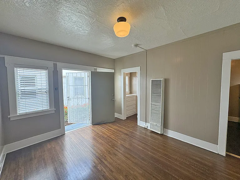 1043 Coronado Ave #8 — Photo 6
