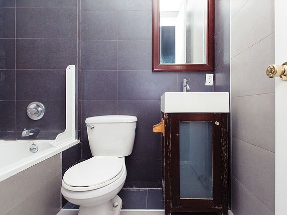 4th image of 171 Stanhope St APT 2L