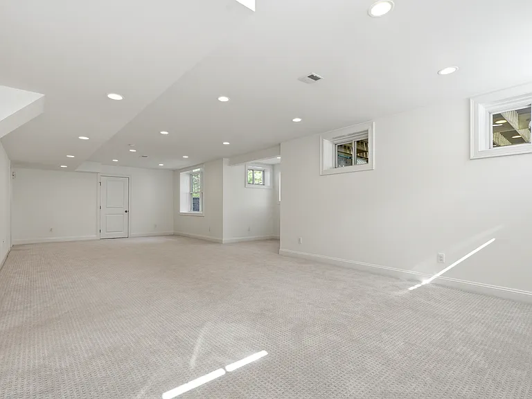 30 Redwing Rd — Photo 12
