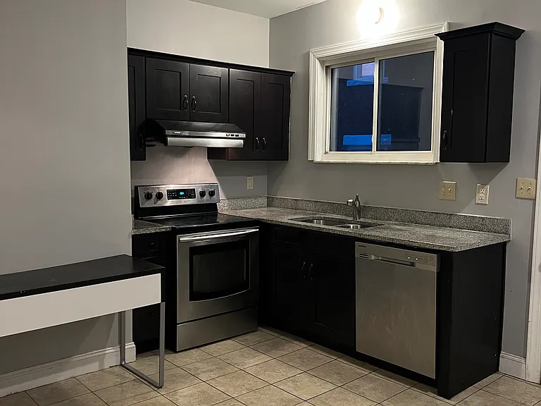 627 College St #1A — Photo 9