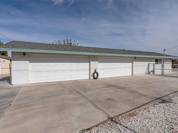 3rd image of 19260 Glendale Ct