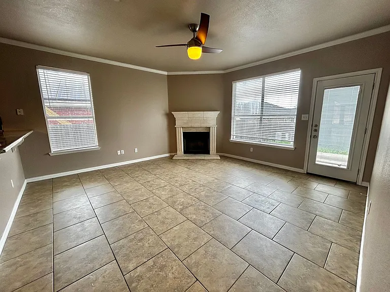 8640 Rainy Lake Dr — Photo 10