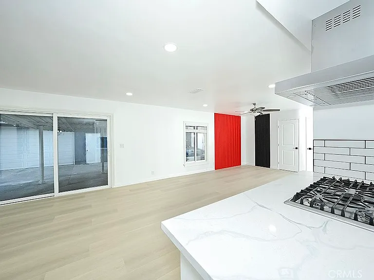 2149 Victoria Dr — Photo 20