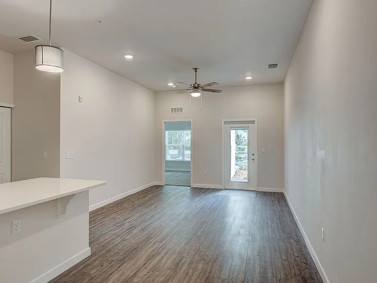 Metro 39 Apartments — Photo 27