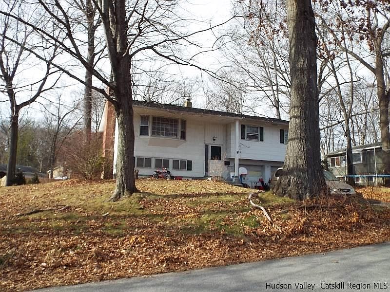 2nd image of 40 Blue Hills Dr