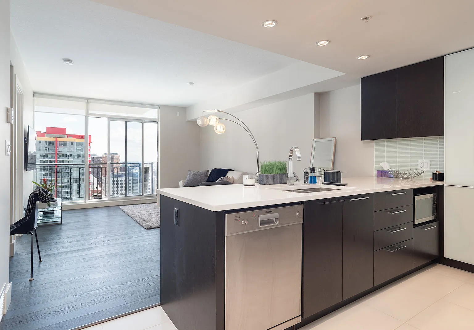 21st Floor 1 Bedroom Condo with Stunning City Views CIP193 — Photo 3