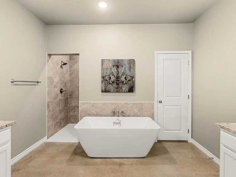 408 W Avenue C — Photo 15