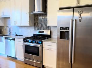 19 N Aberdeen St #305, Chicago, IL 60607