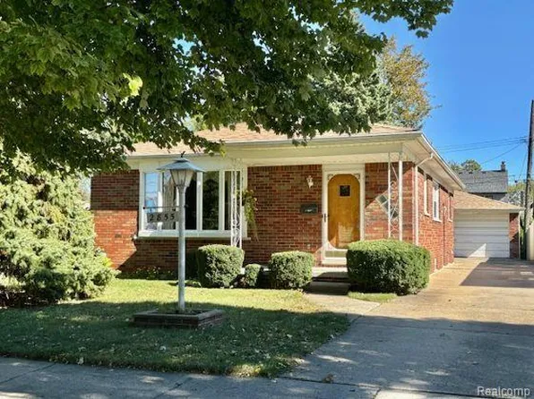 2855 Parkwood St, Trenton, MI 48183