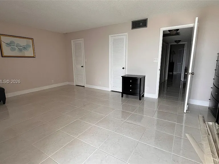 807 NE 27th Ave #807 — Photo 8