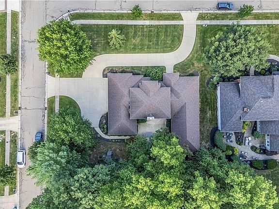 4th image of 416 Castle Pines Dr
