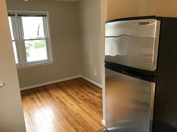 5th image of 454 W Cambourne St