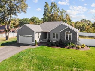 2 Fairfield Ct, Johnston, RI 02919