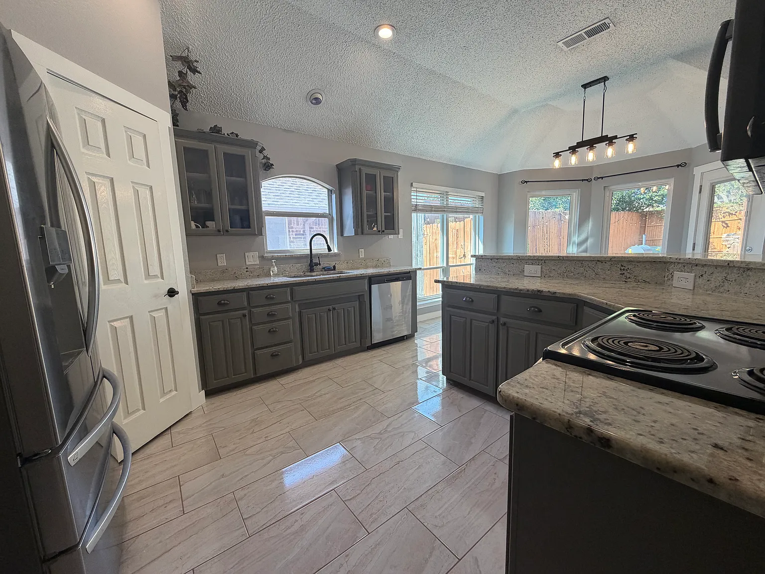 4 bed, 1954 sqft, $3,000 — Photo 4