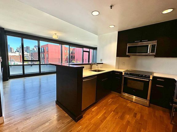 4th image of 250 King St Unit 416