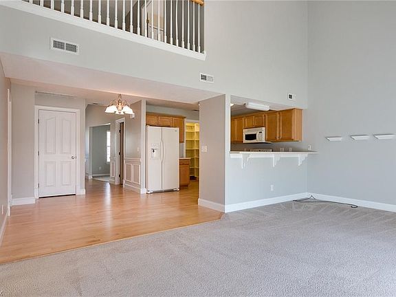 3rd image of 732 Rivers Edge Ln