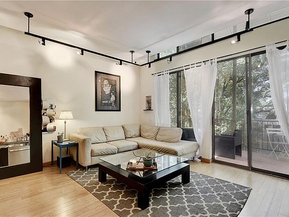 4th image of 606 W Lynn St APT 20