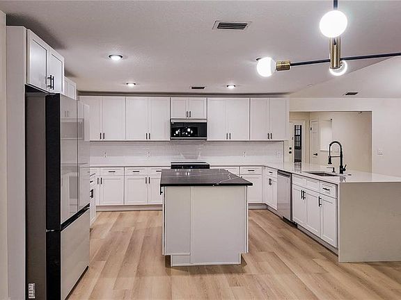 4th image of 5320 NE 2nd Ln