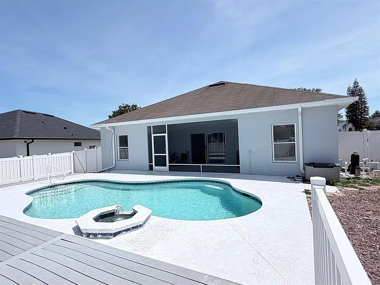 906 Berwick Dr — Photo 14