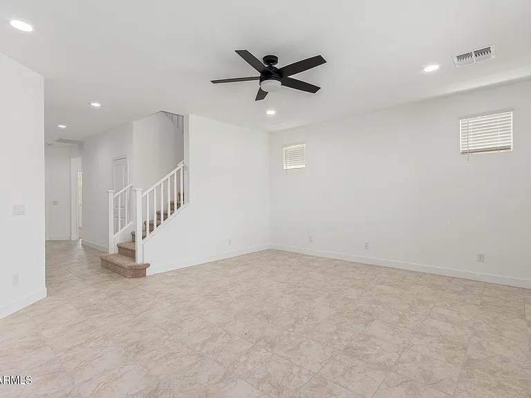 8931 W Colter St — Photo 4