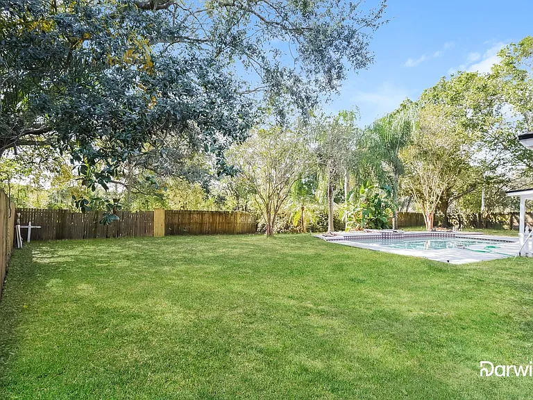 1349 Paradise Ln — Photo 15