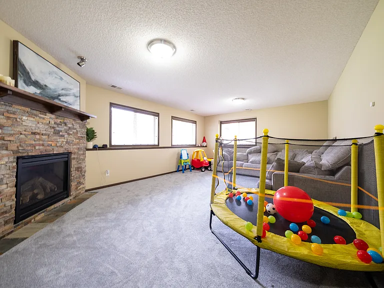 1635 Breton St — Photo 17