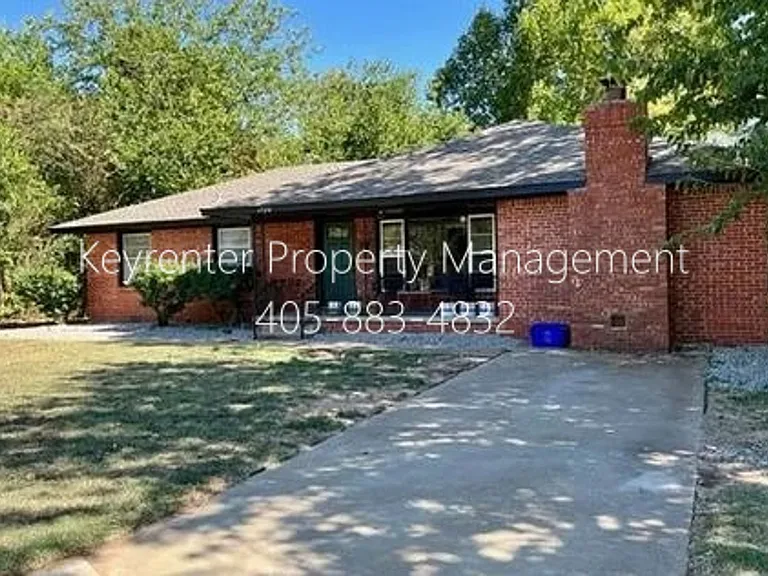 1524 Rowena Ln — Photo 1