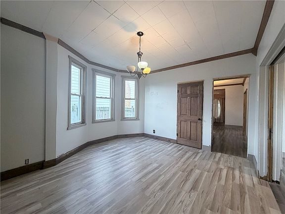 4th image of 118 W Adams Ave
