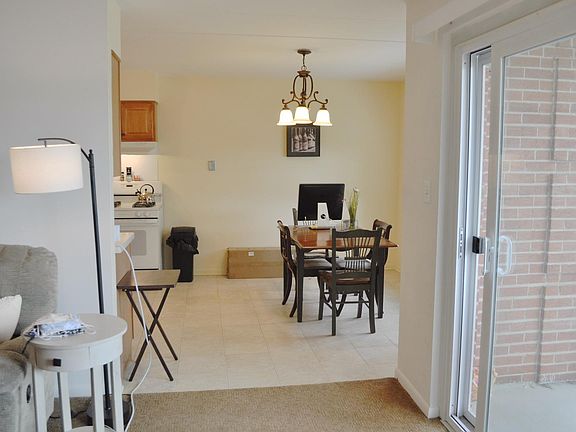 5th image of 809 E Miner St Unit 2D
