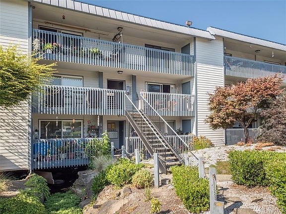 3rd image of 22983 Marine View Dr S APT D317