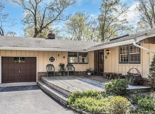 16 Buckingham Dr, Dix Hills, NY 11746