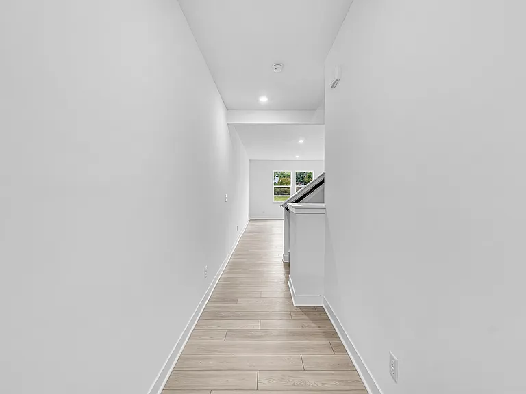 433 Monarch Ln — Photo 3
