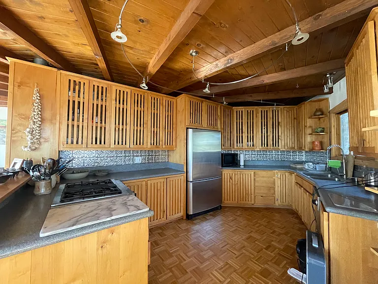 16 Saddle Rd — Photo 8