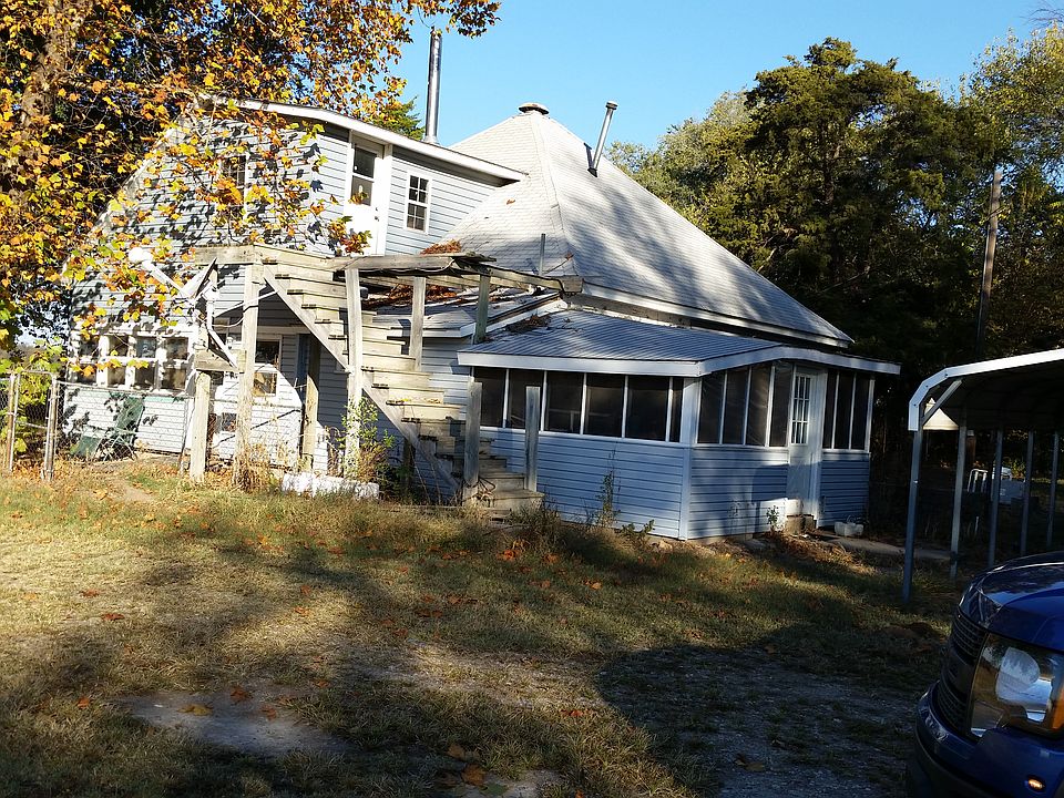 2nd image of 725 13th St N