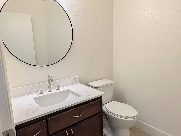 604 Pemberton Ln — Photo 6