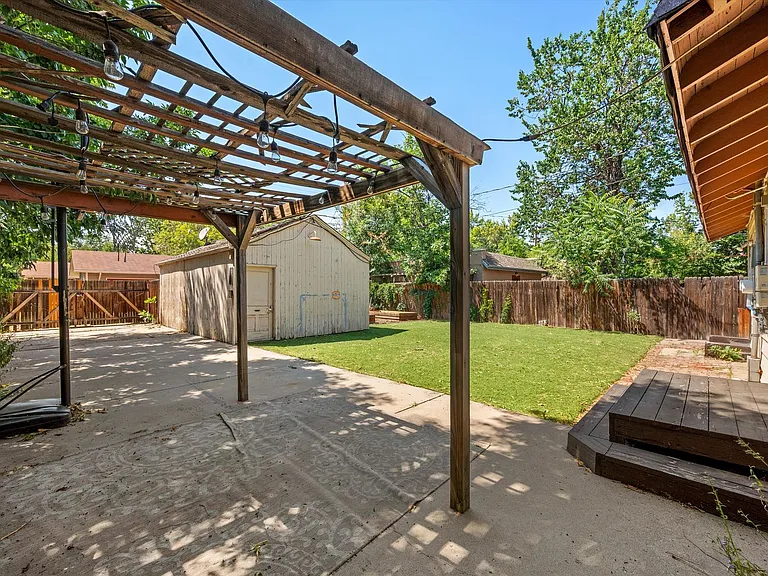 3917 S Acoma St — Photo 21