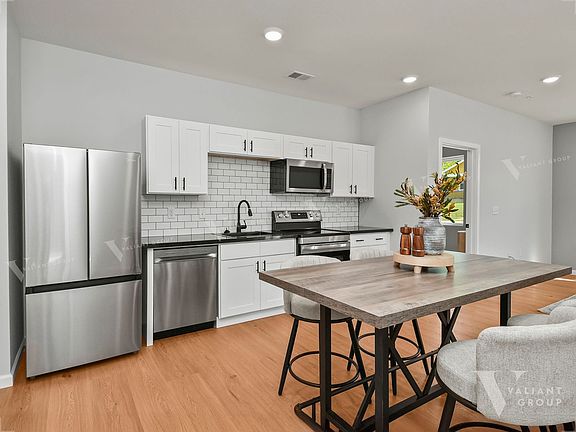 2nd image of 505 W Grand St #308