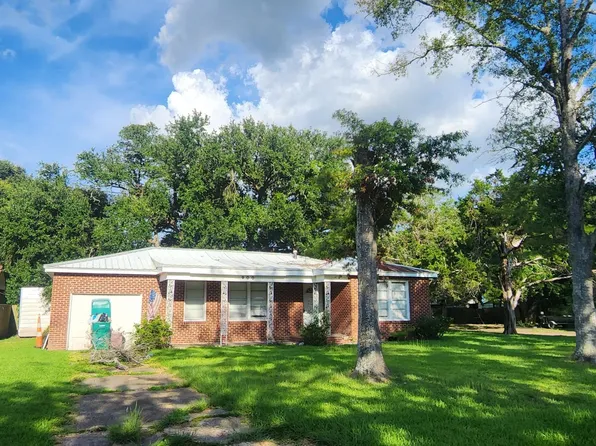 900 Mathilda Dr, Sulphur, LA 70663