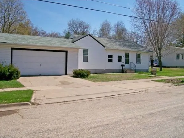 90 13th St, Clintonville, WI 54929