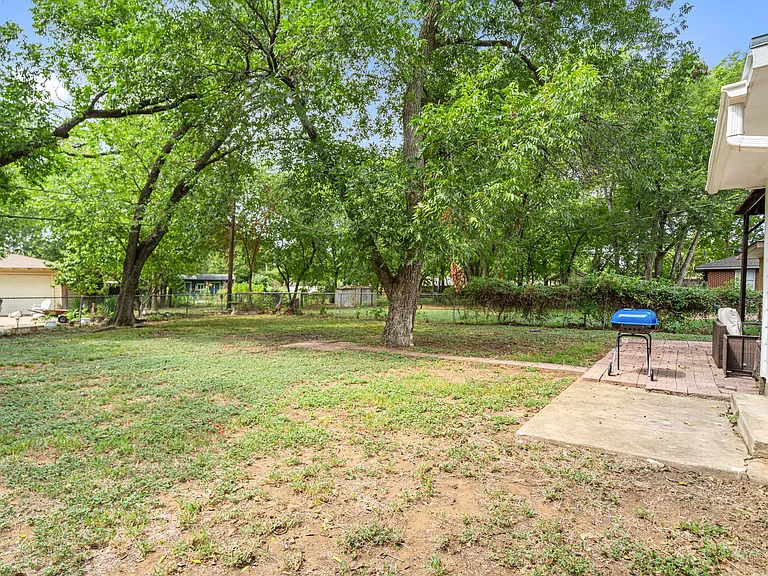 6418 Onyx Dr N — Photo 10