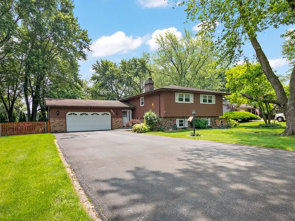 5844 Muriel Ln, Saint Anne, IL 60964