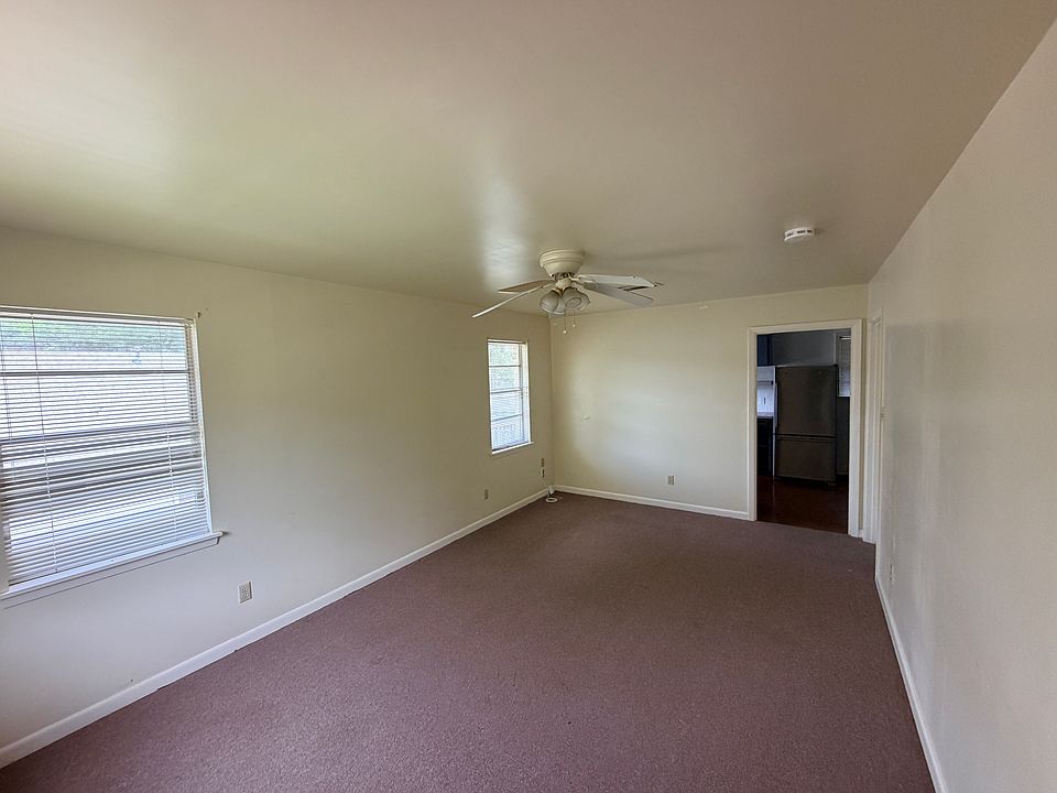 1st image of 923 Linden St #923