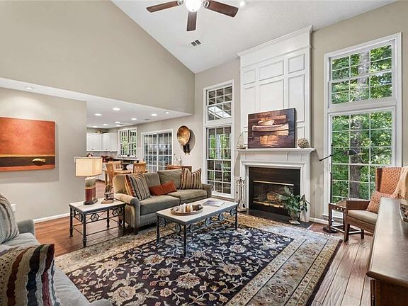 4th image of 635 Rosedown Way