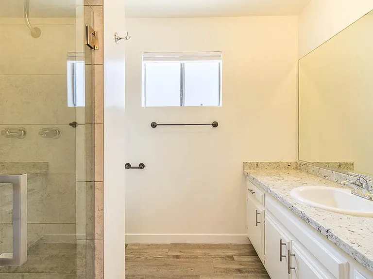 2102 Mathews Ave #B — Photo 9