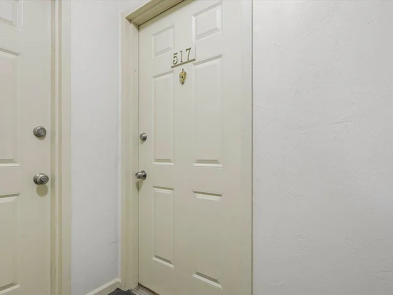 517 E Jefferson St #45 — Photo 9