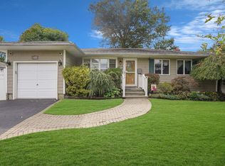 300 W 5th St, Deer Park, NY