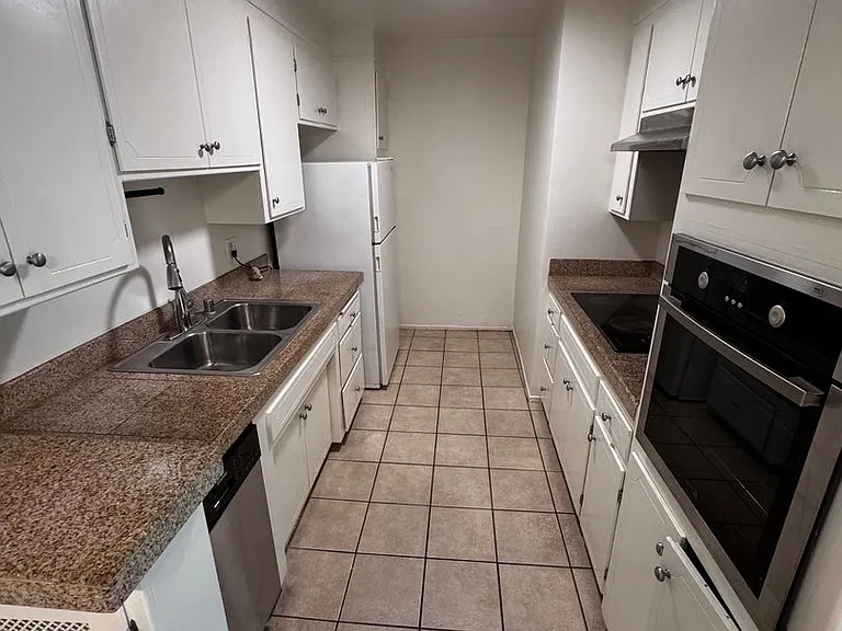 919 N Alfred St — Photo 6