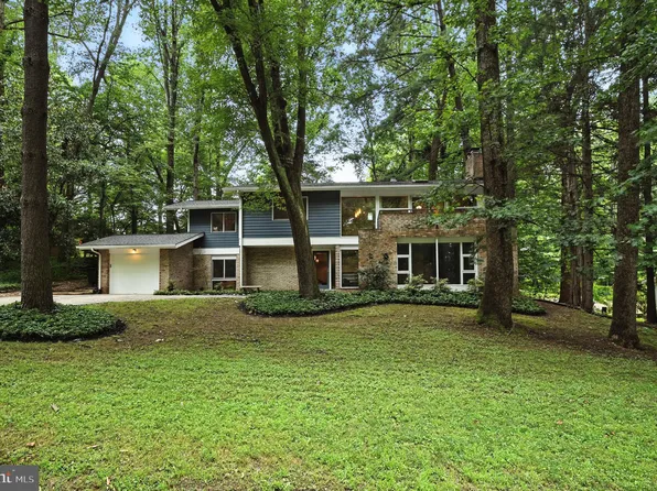 7914 Park Overlook Dr, Bethesda, MD 20817