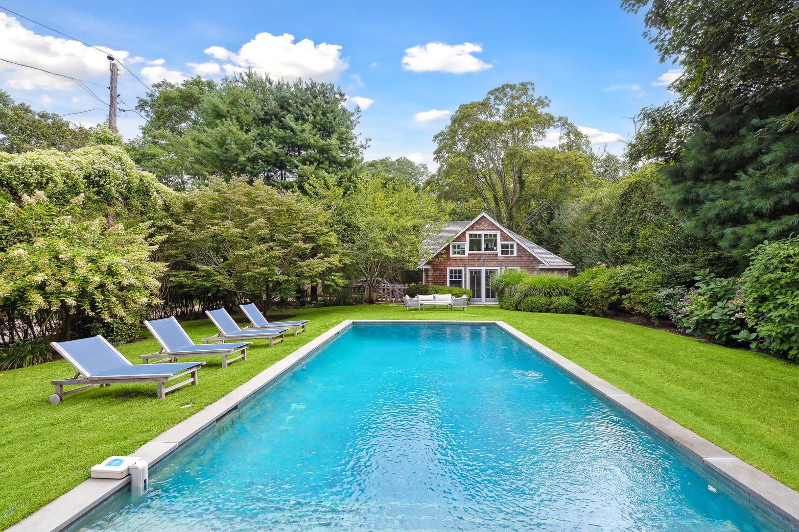  pool house 