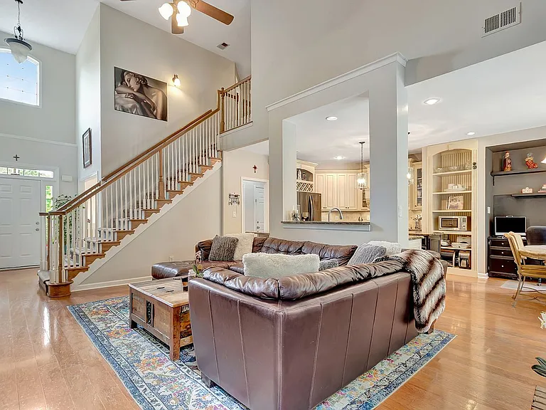 374 Persimmon Dr — Photo 16